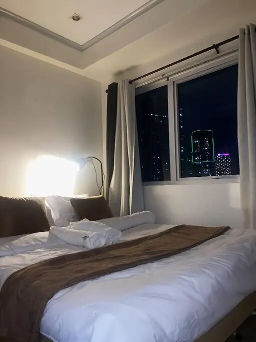 Bgc Stays+Free Pool&Gym Access,200 Mbps Manila