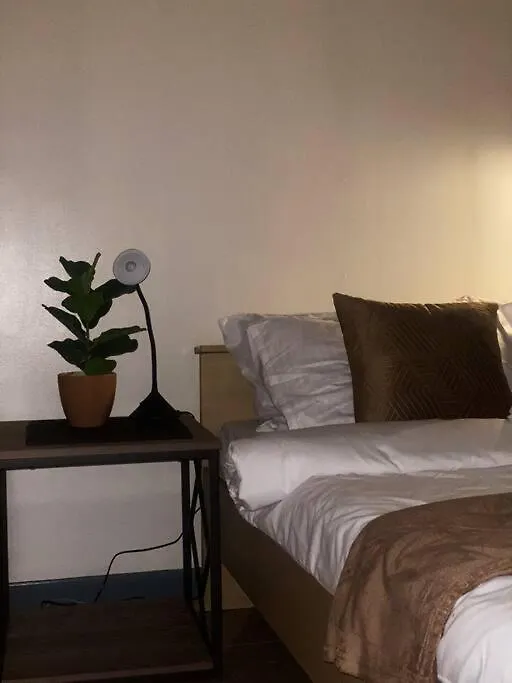 Bgc Stays+Free Pool&Gym Access,200 Mbps Manila